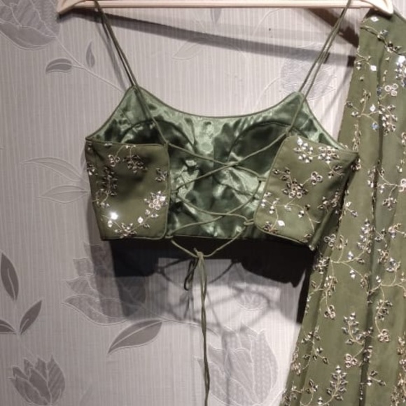 Lehenga choli - Picture 3 of 5